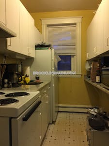 Brookline Deal Alert! Spacious 2 bed 1 Bath apartment in Winthrop Rd  Washington Square - $2,800