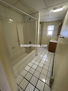 Everett Apartment for rent 3 Bedrooms 1 Bath - $2,900